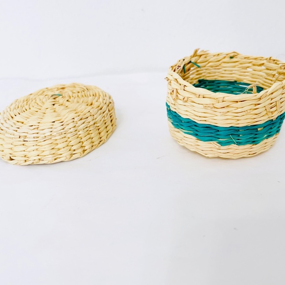 NEW Hand Made Woven South American Trinket Basket Boxes w/ Lids & Doll Hat - Picture 7 of 8